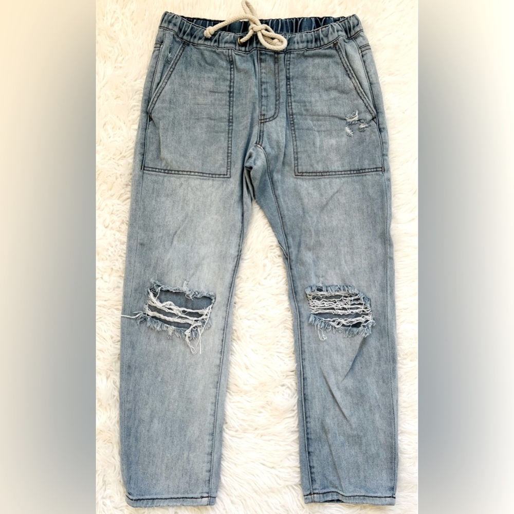 One teaspoon destructed straight leg denim ~ size small